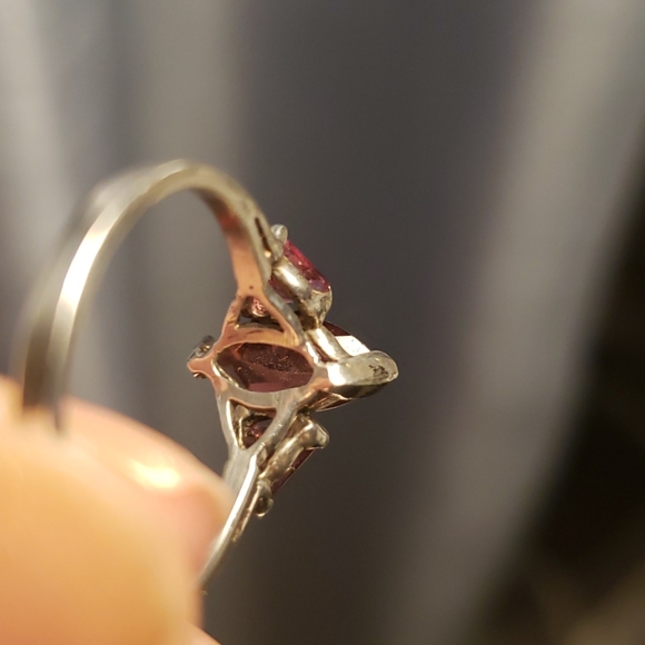 Sterling Silver and garnet ring - Picture 6 of 6